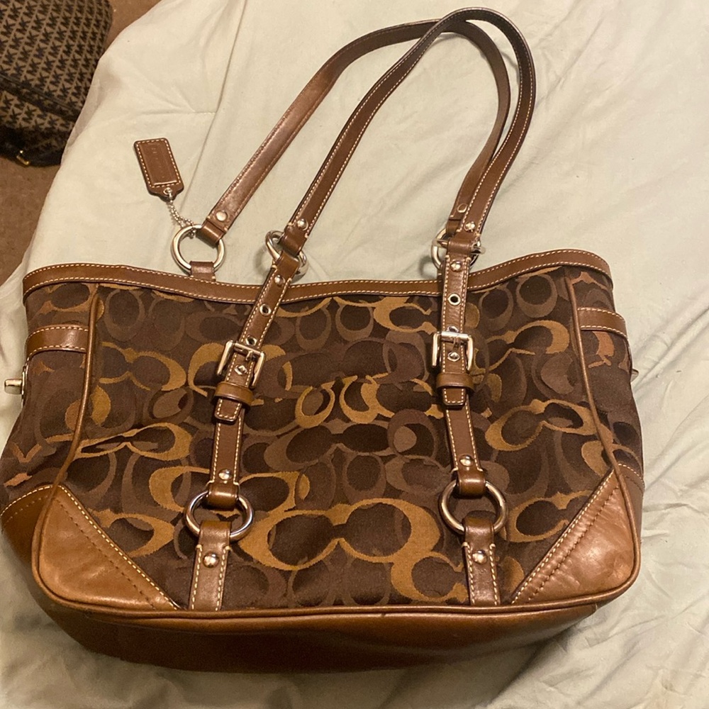 Coach hand bag / shoulder bag
